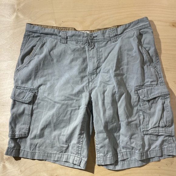St. John’s Bay Men's Gray Cargo Shorts 42 (HS) - Picture 2 of 10